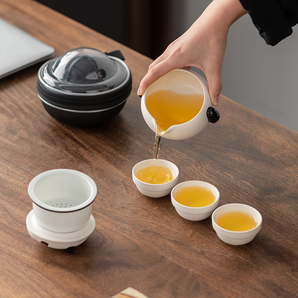 Panda Hua hua Travel Teapot Set